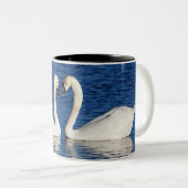 Twee witte Swans vormen het Geheime Teken Tweekleurige Koffiemok (Voorkant rechts)