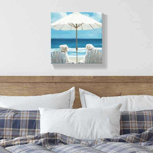 Twee witte terriërs ontspannen op het strand - Kin Canvas Afdruk (Insitu (Slaapkamer))