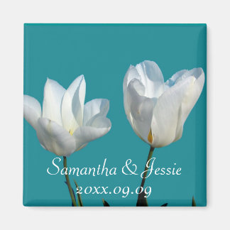 twee witte tulpbloemen, behalve de datum magneet