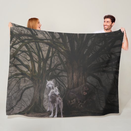 TWEE WOLVEN en een WEERWOLF Fleece Deken (In situ)