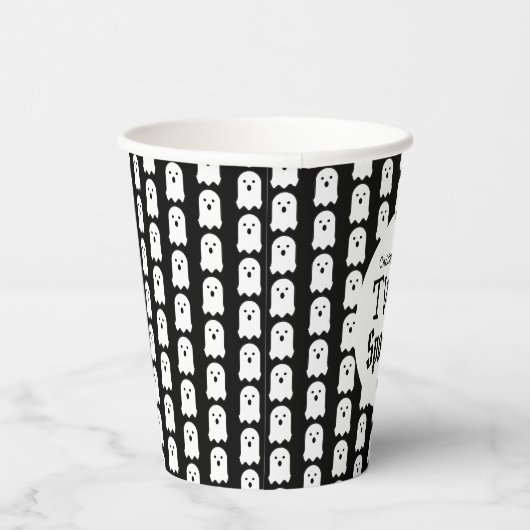 Twee woordvoerders van de tweede verjaardag papieren bekers (Rechts)