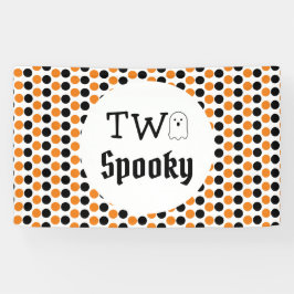 Twee woordvoerders van de tweede verjaardag spandoek