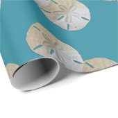 Twee zand-dollars met een standaard-inpakpapier cadeaupapier (Rol Hoek)