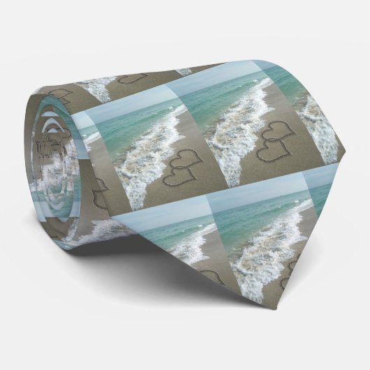 Twee zand harten op de strand, de Romantische Ocea Stropdas (Opgerold)