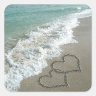 Twee Zand-harten op het strand Vierkante Sticker