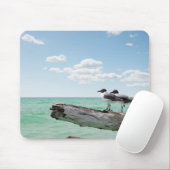 Twee zeemijlen op een dode boom die eruit kleeft muismat (Met muis)