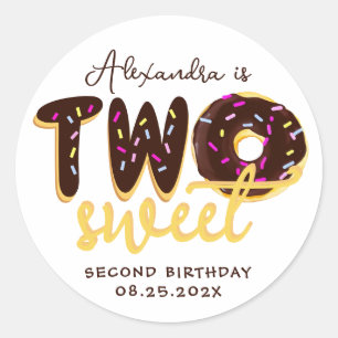 Twee Zoete 2de Verjaardag Donut Chocolade Script   Ronde Sticker