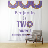 Twee Zoete 2de Verjaardag Paarse Donut Feest Wandkleed (In situ)