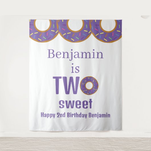 Twee Zoete 2de Verjaardag Paarse Donut Feest Wandkleed (Voorkant)