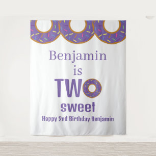 Twee Zoete 2de Verjaardag Paarse Donut Feestje Wandkleed
