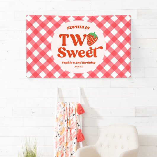 Twee zoete aardbeienfruit 2e verjaardagsfeest spandoek (Insitu)
