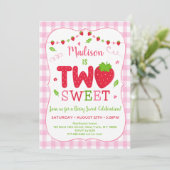 Twee zoete aardbeienverjaardag kaart (Staand voorkant)