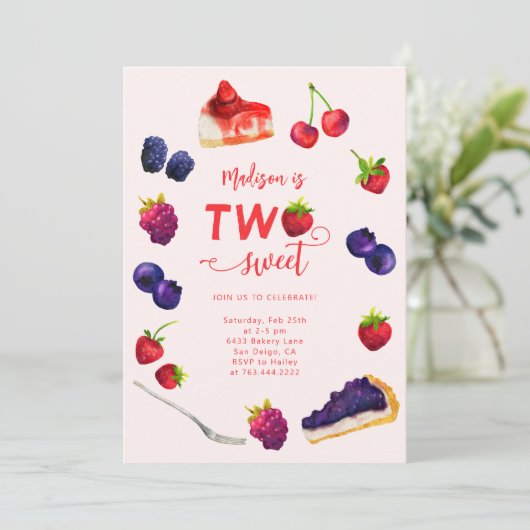 Twee zoete bessen en gebak Verjaardag Kaart (Staand voorkant)