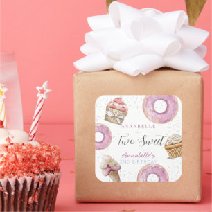 Twee zoete cupcake en donuts meisje 2e verjaardag vierkante sticker
