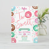 Twee zoete donut 2e verjaardag van de uitnodiging  (Staand voorkant)