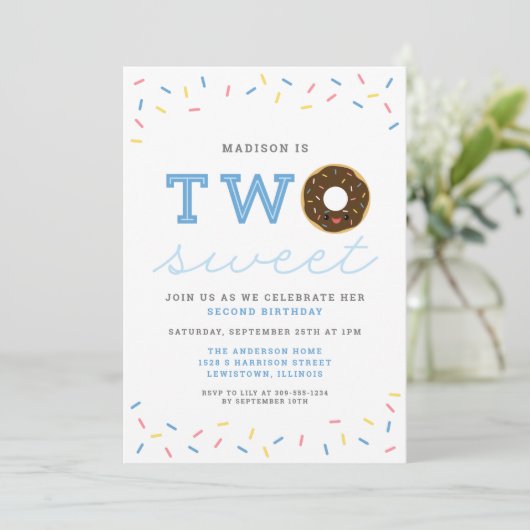 Twee zoete donut en prinkles (blauw) tweede verjaa kaart (Staand voorkant)