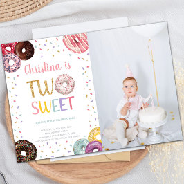 Twee zoete kleuren Donut Birthday Invitation foto Kaart