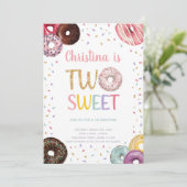 Twee zoete kleuren donut Birthday-uitnodigingen Kaart (Staand voorkant)