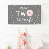 Twee zoete roze donut 2e verjaardag spandoek (Insitu)