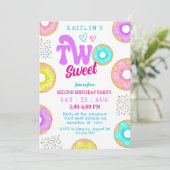 Twee Zoete Spikkels Donut Tweede Verjaardagsfeestj Kaart (Staand voorkant)