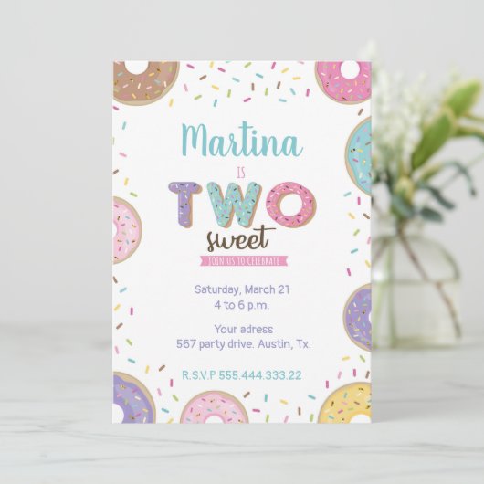 Twee zoete verjaardag, donut uitnodiging (Staand voorkant)