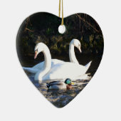 Twee zwanen en een eend keramisch ornament (Rechts)