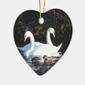 Twee zwanen en een eend keramisch ornament (Links)