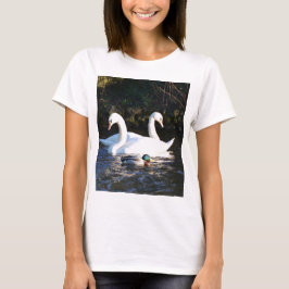 Twee zwanen en een eend t-shirt