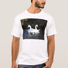 Twee zwanen en een eend t-shirt