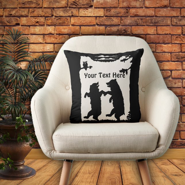 Twee zwarte Beren dansen onder de boomuil op wit Kussen (Two bears dancing in woods owl in tree in black silhouette on white on throw decorative pillow.)
