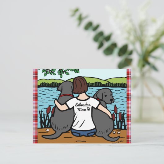 Twee zwarte labradors en mam briefkaart (Staand voorkant)