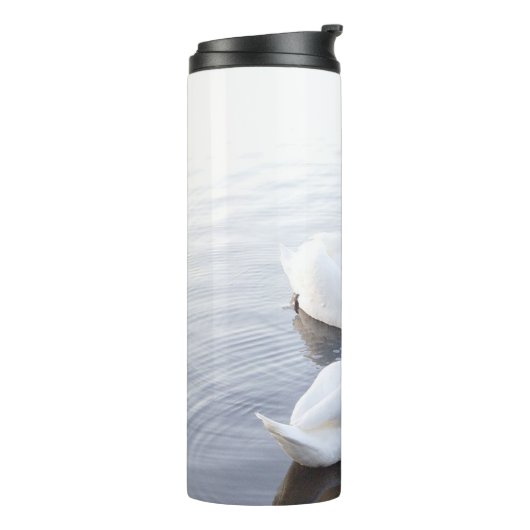 Twee zwemmen op het Tranquil Lake Thermosbeker (Gedraaid links)