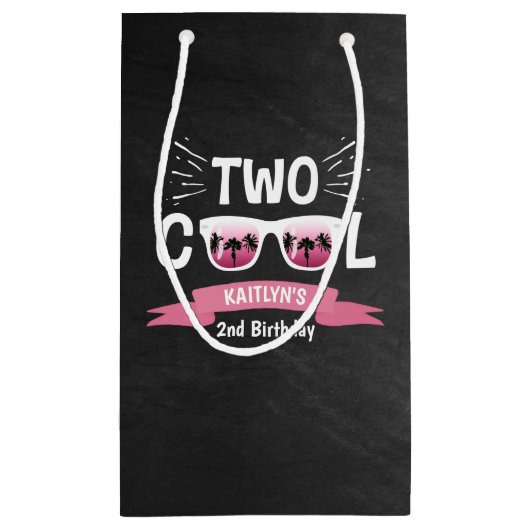 Tweede verjaardag van twee kool-meisjes klein cadeauzakje (Achterkant)