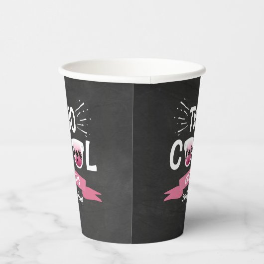 Tweede verjaardag van twee kool-meisjes papieren bekers (Rechts)