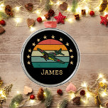 Tweede Wereldoorlog Militaire Fighter War Vliegtui Metalen Ornament<br><div class="desc">Ontwerp met een WWII Military Fighter War-vliegtuig dat tegen een retro zonsondergang vliegt. Pas het aan met jouw naam! Auteursrechten stijgen in stijl Design.</div>