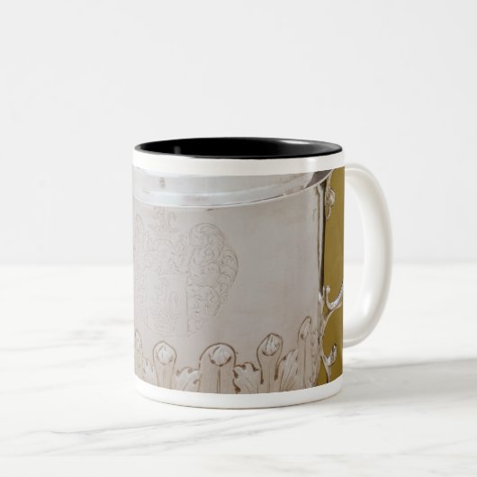 Tweehandige kop en omhulling, c.1695 (Voorkant rechts)