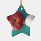 Tweelegige rode appel voor een pastei.JPG Keramisch Ornament (Rechts)