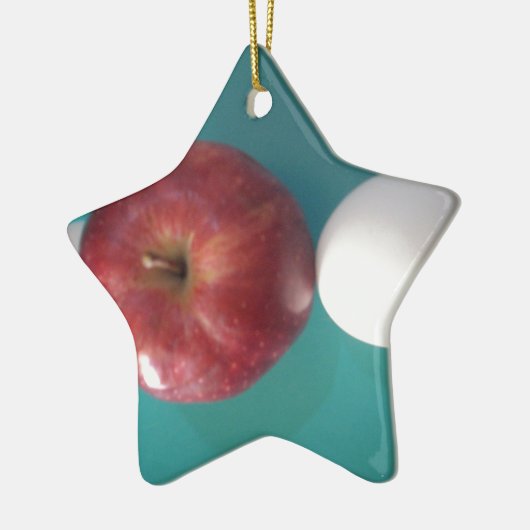 Tweelegige rode appel voor een pastei.JPG Keramisch Ornament (Links)