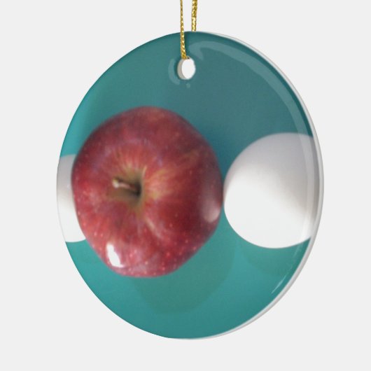 Tweelegige rode appel voor een pastei.JPG Keramisch Ornament (Links)