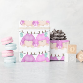 Tweeling babymeisjes op papier voor het inpakken v