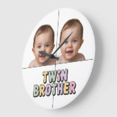 Tweeling broer baby grote klok (Hoek)