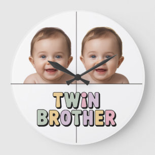 Tweeling broer baby grote klok