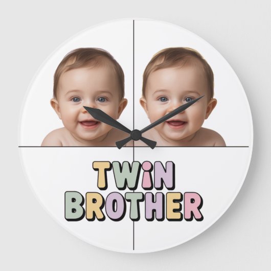 Tweeling broer baby grote klok (Voorkant)
