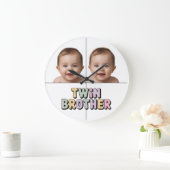 Tweeling broer baby grote klok (Huis)
