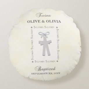 Tweeling Doop op Gele 2 Kruizen Gepersonaliseerd Rond Kussen
