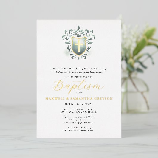 Tweeling Doop Uitnodigingen Sage Green Crest (Staand Voorkant)