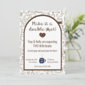 Tweeling Double Shot Coffee Baby shower Invitation Kaart (Staand voorkant)