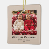 Tweeling Eerste Kerstmis baby foto Beige Keramisch Ornament (Links)