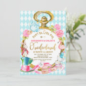 Tweeling Foto Horloge Alice In Wonderland Verjaard Kaart (Staand voorkant)