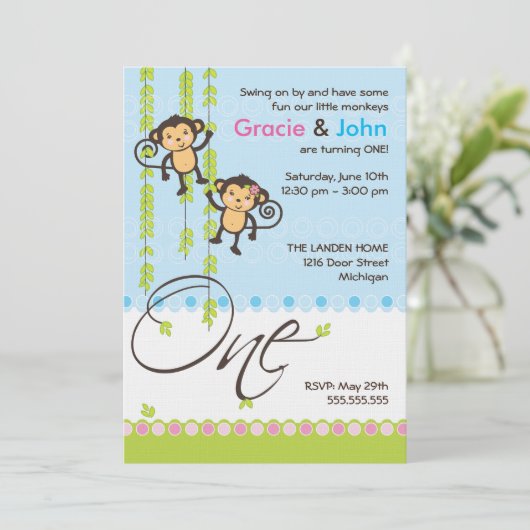 Tweeling-jongen en -meisje-eerste uitnodiging (Staand voorkant)